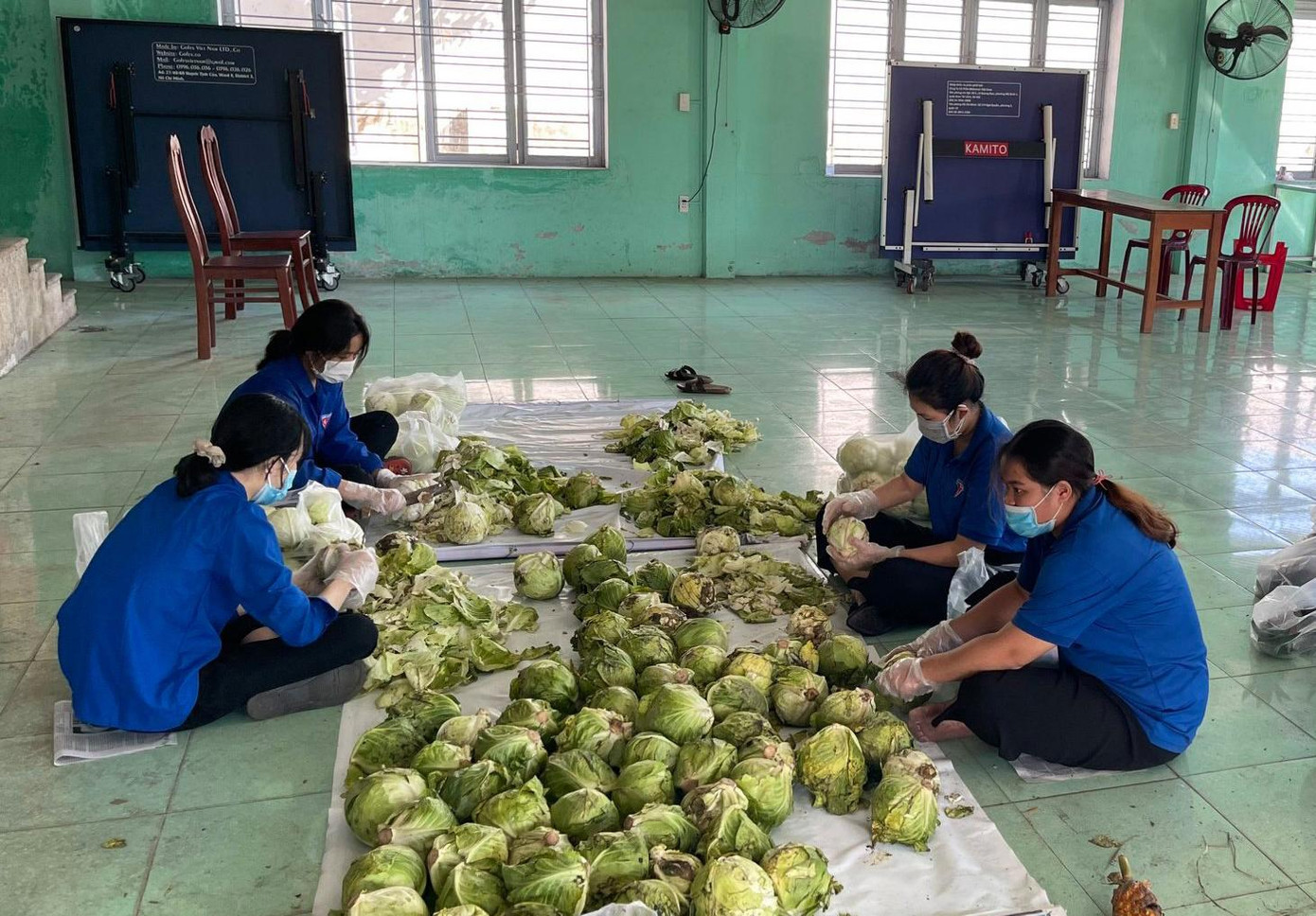 Đợt này, Sở Công thương Đà Nẵng có kế hoạch phân bổ khoảng 1400 tấn rau củ quả cho các quận, huyện để hỗ trợ người dân trong thời gian thực hiện "ai ở đâu thì ở đó". Đợt này, Sở Công thương Đà Nẵng có kế hoạch phân bổ khoảng 1400 tấn rau củ quả cho các quận, huyện để hỗ trợ người dân trong thời gian thực hiện "ai ở đâu thì ở đó".