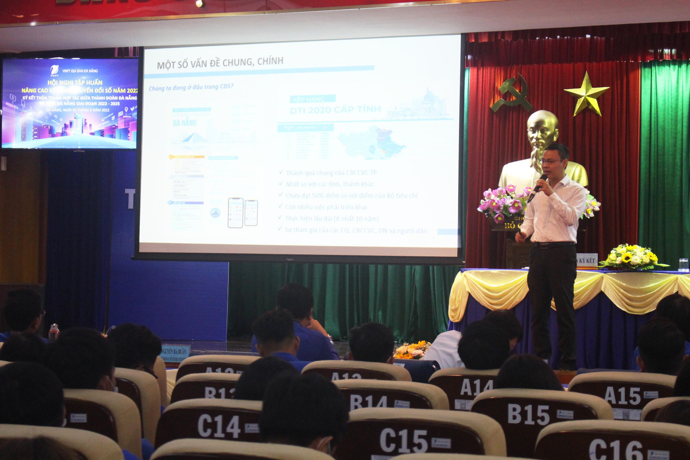 Chuyên gia của VNPT Đà Nẵng giới thiệu về chuyển đổi số trong các lĩnh vực cho đoàn viên thanh niên trên địa bàn