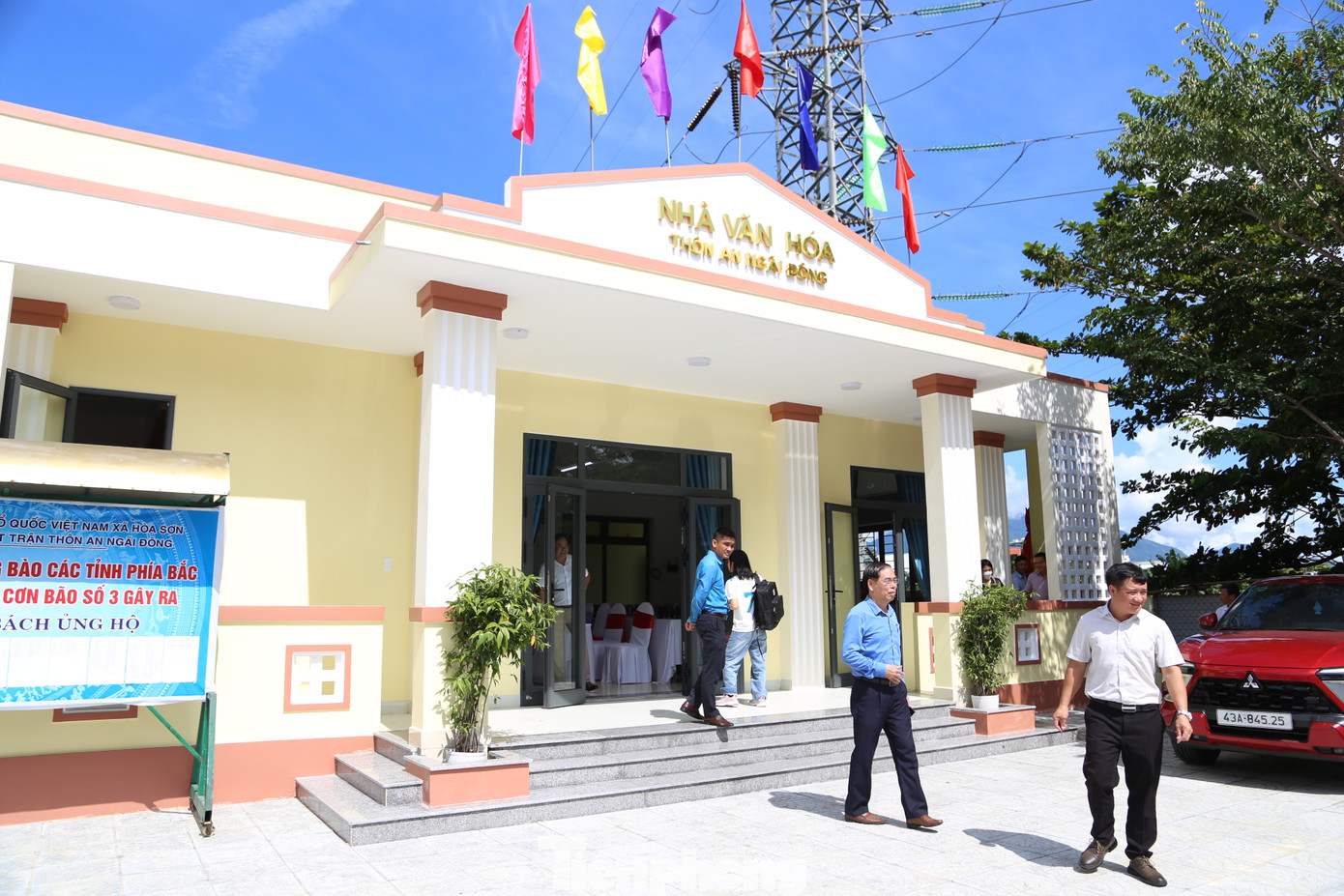 Ngoài là thiết chế văn hóa, đây cũng là điểm tránh trú an toàn, kiên cố cho công nhân vào mùa mưa bão.