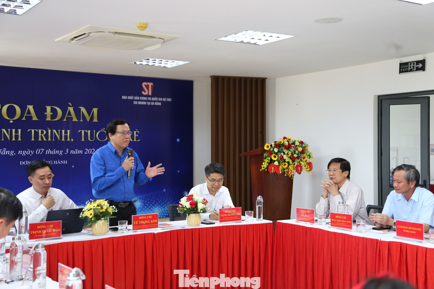 Diễn giả Vũ Trọng Kim chia sẻ với các bạn trẻ về văn hóa đọc và tinh thần nhiệt huyết tuổi trẻ Diễn giả Vũ Trọng Kim chia sẻ với các bạn trẻ về văn hóa đọc và tinh thần nhiệt huyết tuổi trẻ