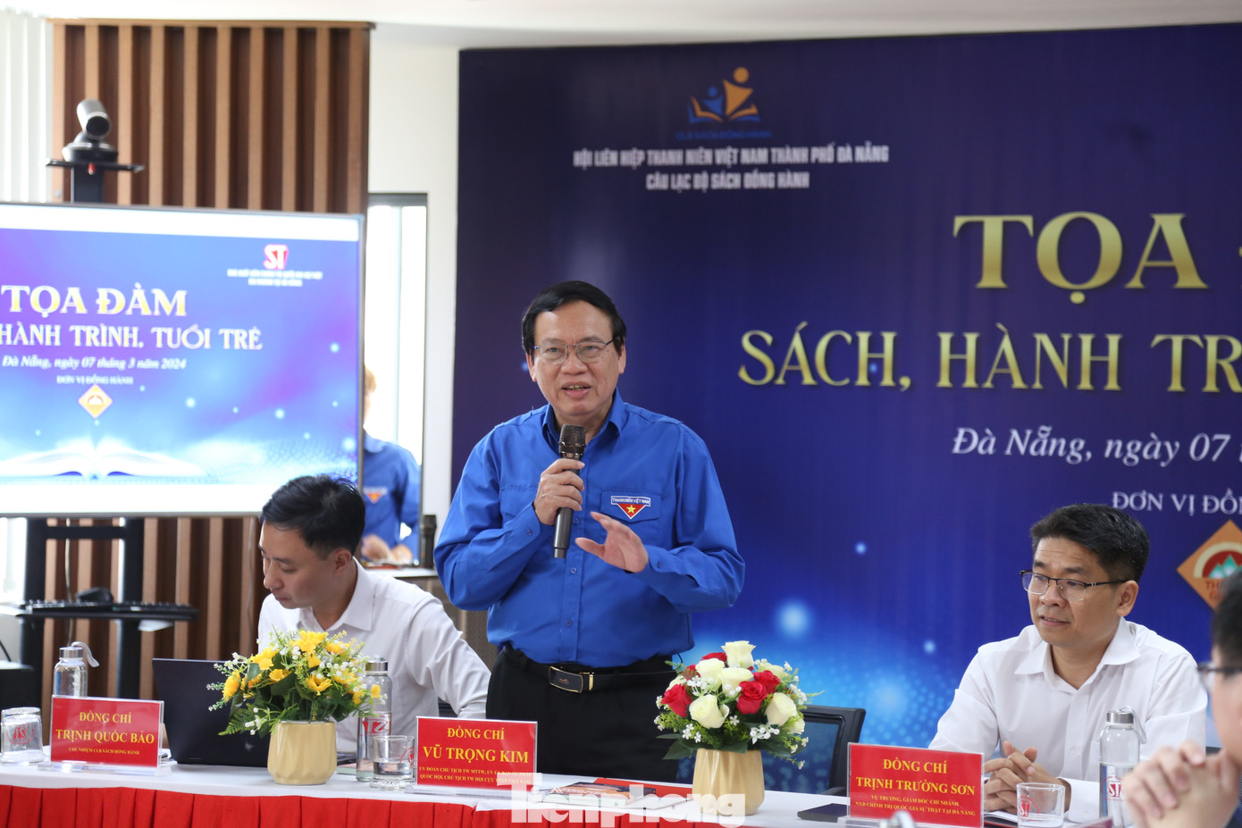 Diễn giả Vũ Trọng Kim chia sẻ với các bạn trẻ về văn hóa đọc và tinh thần nhiệt huyết tuổi trẻ Diễn giả Vũ Trọng Kim chia sẻ với các bạn trẻ về văn hóa đọc và tinh thần nhiệt huyết tuổi trẻ