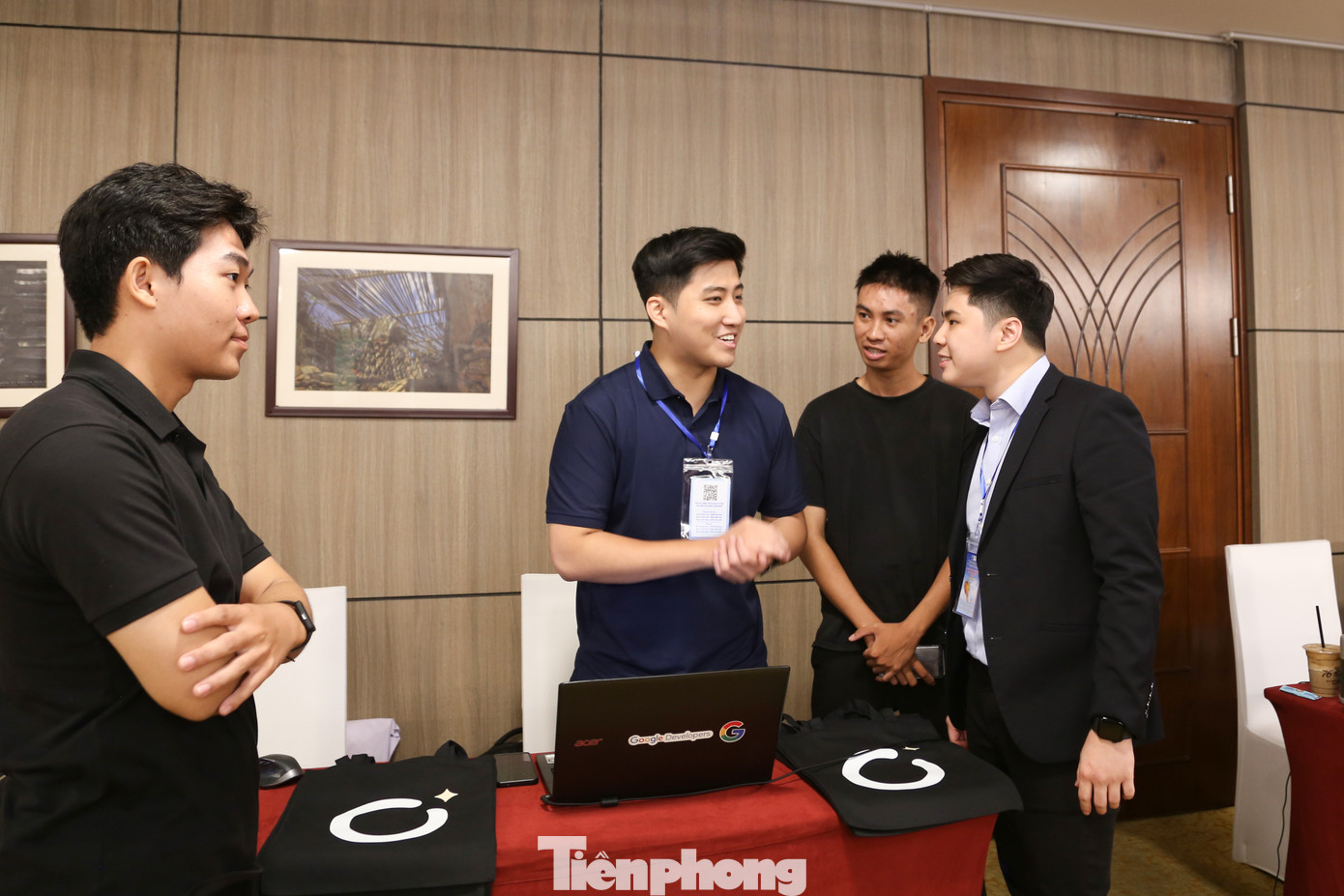 Nhiều startup đến với DAVAS 2024 để gọi vốn đầu tư thiên thần nhằm tăng tốc phát triển và quảng bá sản phẩm. Ảnh: Giang Thanh.