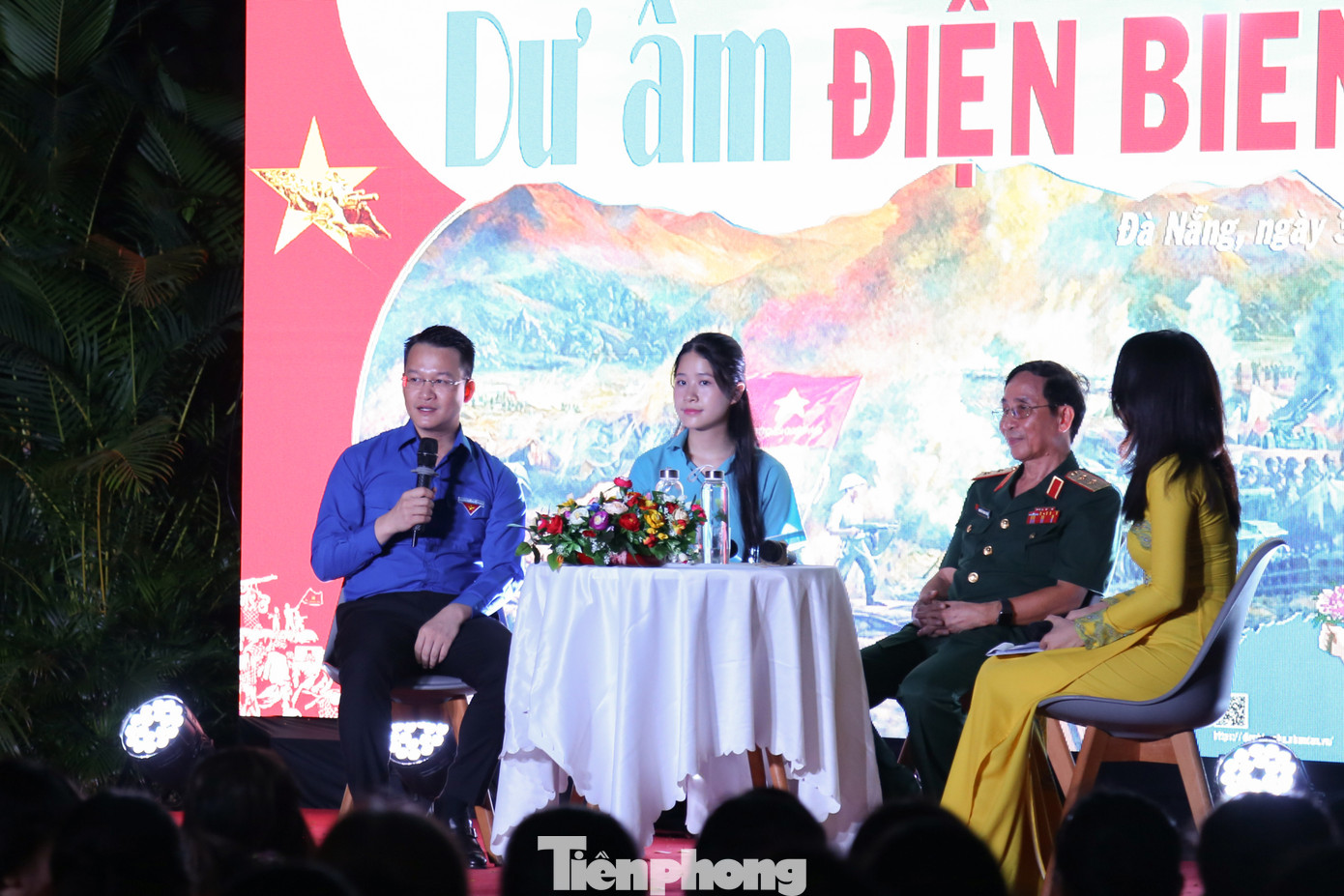 Các nhân chứng lịch sử, đại biểu thế hệ trẻ tham gia giao lưu cùng đoàn viên thanh niên Các nhân chứng lịch sử, đại biểu thế hệ trẻ tham gia giao lưu cùng đoàn viên thanh niên