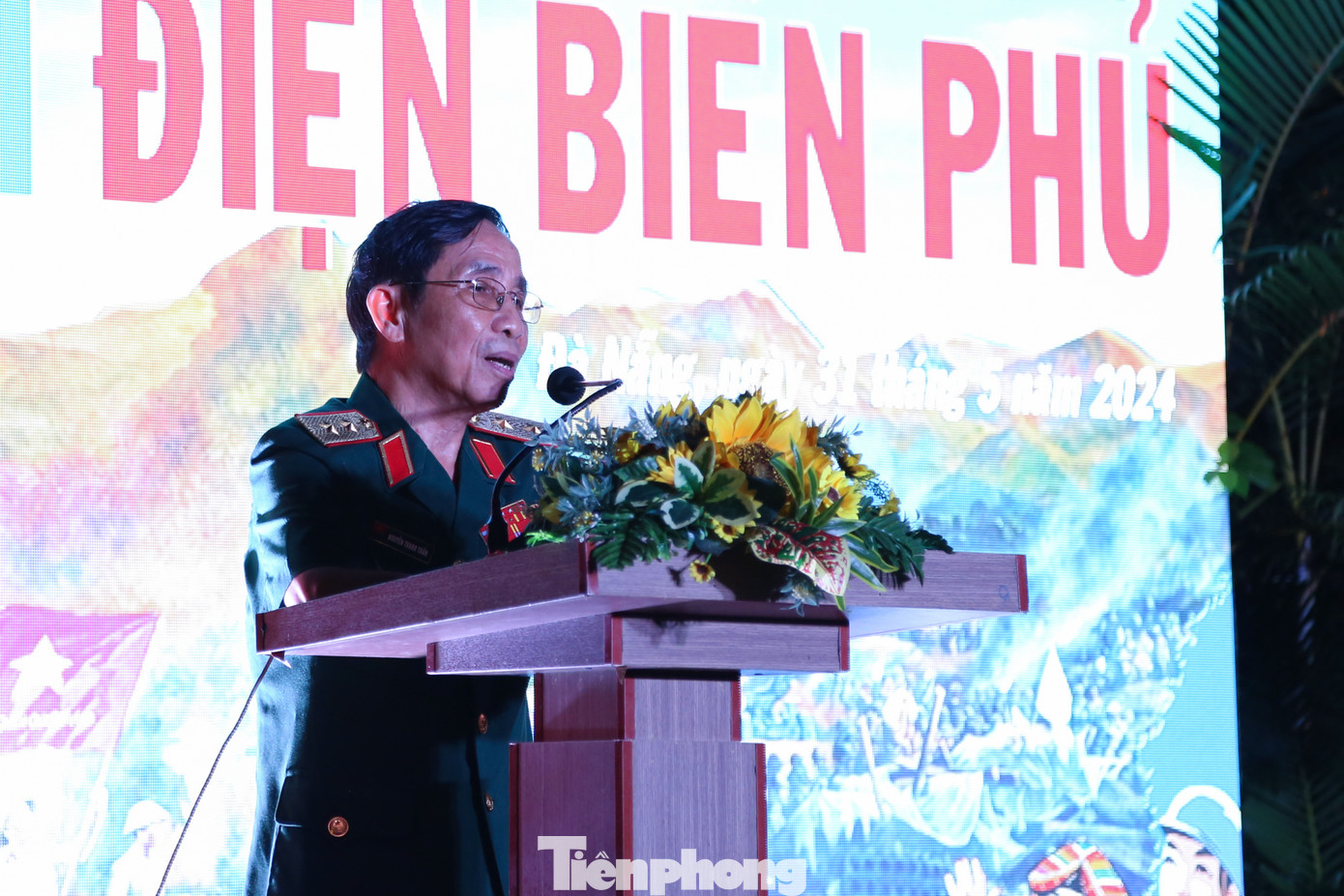 Các nhân chứng lịch sử, đại biểu thế hệ trẻ tham gia giao lưu cùng đoàn viên thanh niên Các nhân chứng lịch sử, đại biểu thế hệ trẻ tham gia giao lưu cùng đoàn viên thanh niên