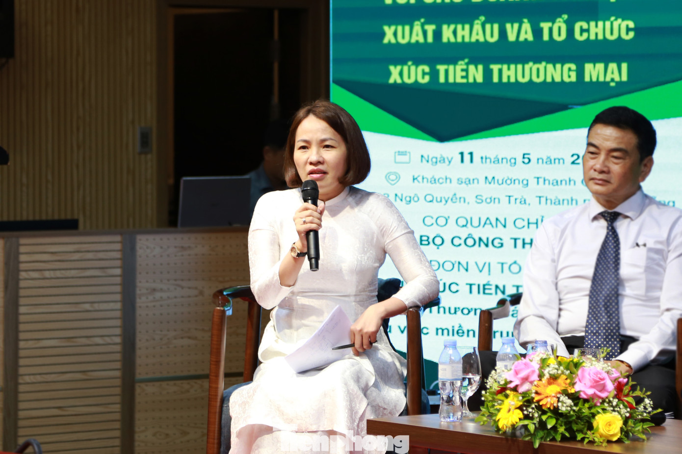 Theo bà Mai Thị Ý Nhi - CEO Mỹ Phương Food, doanh nghiệp cần tập trung vào lợi thế "tính địa phương", đầu tư vào dây chuyển để chuẩn bị khi có các cơ hội tiếp cận kênh phân phối. Theo bà Mai Thị Ý Nhi - CEO Mỹ Phương Food, doanh nghiệp cần tập trung vào lợi thế "tính địa phương", đầu tư vào dây chuyển để chuẩn bị khi có các cơ hội tiếp cận kênh phân phối.