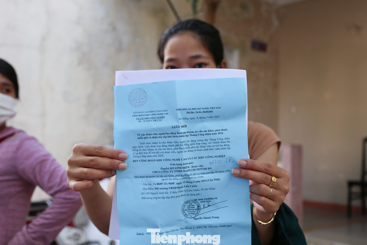 “May mắn nhận được phiếu khám miễn phí nên tôi sắp xếp đến sớm để chụp X-Quang, khám bệnh và xin thuốc. Tôi thấy những hoạt động như thế này rất có ý nghĩa với công nhân, người lao động, giúp người lao động yên tâm công tác, cống hiến cho doanh nghiệp”, chị Diễm nói.