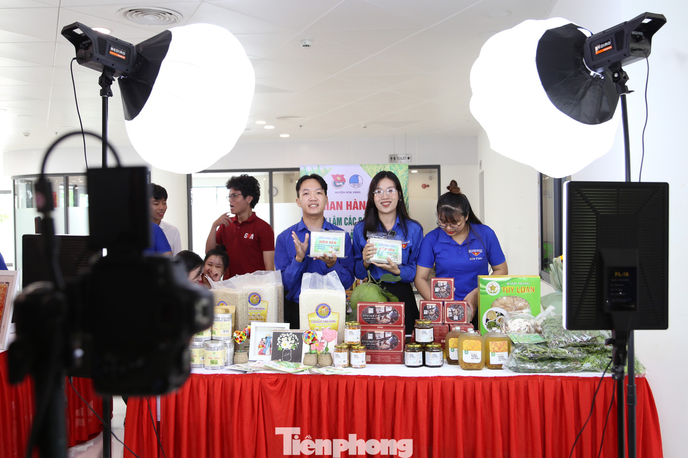 Điểm nhấn của Ngày hội là cuộc thi "Livestream thực chiến Chợ phiên OCOP thanh niên Đà Nẵng" với sự tham gia của hàng trăm ĐVTN trên địa bàn. Các phiên livestream bắt đầu từ 10h sáng cùng ngày và được các Quận, Huyện Đoàn phát trực tiếp trên các nền tảng mạng xã hội.