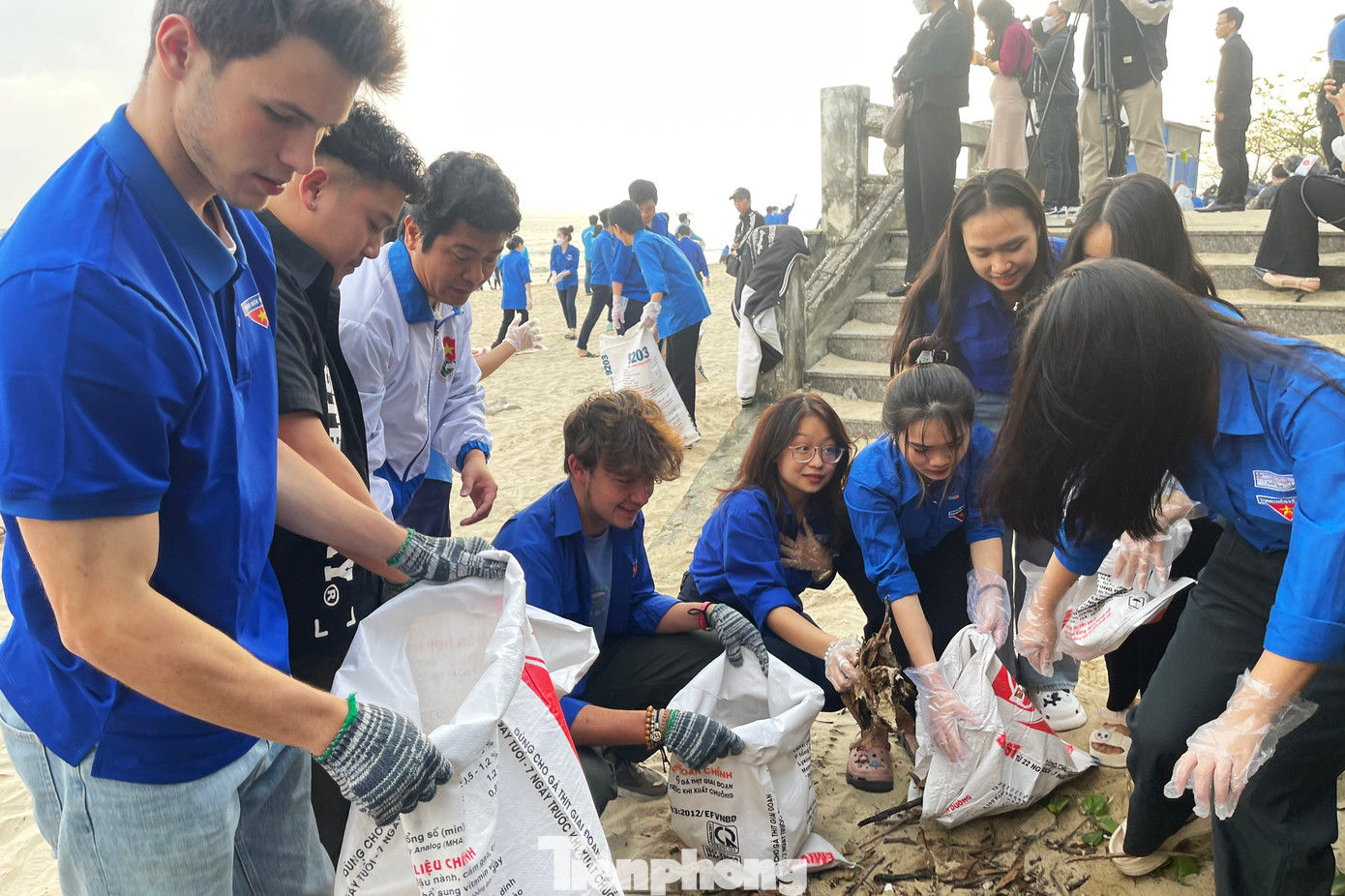 Thành Đoàn kêu gọi mỗi đoàn viên thanh niên thực hiện một hành động đẹp, một việc làm tử tế và lan tỏa trên mạng xã hội để hưởng ứng &quot;Ngày Ý nghĩa&quot;. Ảnh: Giang Thanh