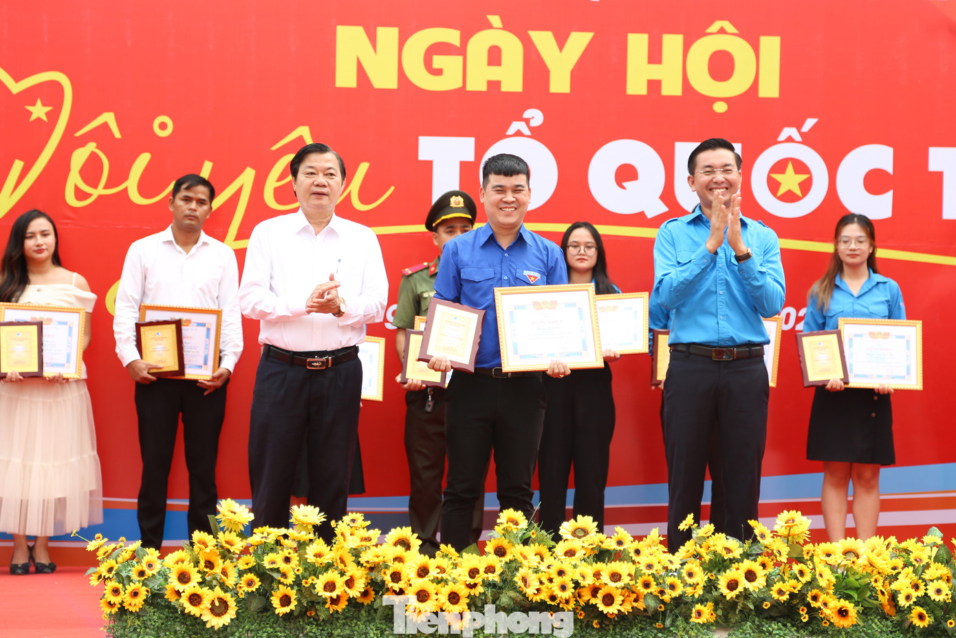 Đây là những tấm gương thanh niên có những mô hình, hoạt động tình nguyện, an sinh xã hội vì cộng đồng... Đây là những tấm gương thanh niên có những mô hình, hoạt động tình nguyện, an sinh xã hội vì cộng đồng...