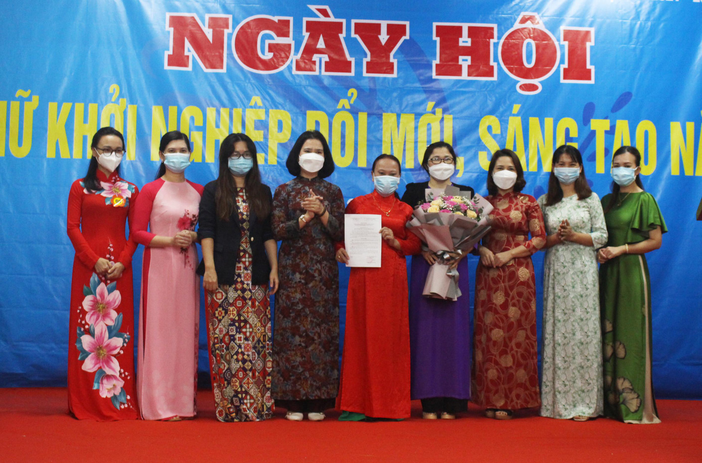 Ra mắt Câu lạc bộ Phụ nữ Đà Nẵng khởi nghiệp với 9 thành viên ban chủ nhiệm là những nữ doanh nhân trẻ khởi nghiệp thành công Ra mắt Câu lạc bộ Phụ nữ Đà Nẵng khởi nghiệp với 9 thành viên ban chủ nhiệm là những nữ doanh nhân trẻ khởi nghiệp thành công