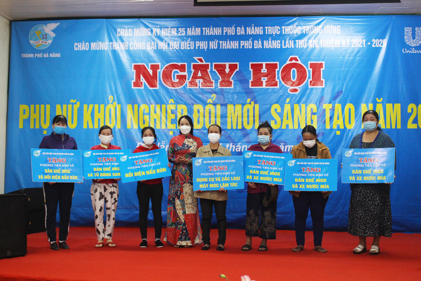 Hội LHPN trao phương tiện sinh kế cho 7 phụ nữ có hoàn cảnh khó khăn trên địa bàn Hội LHPN trao phương tiện sinh kế cho 7 phụ nữ có hoàn cảnh khó khăn trên địa bàn