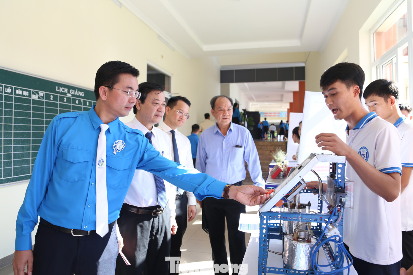 Trong đó, có nhiều sản phẩm sáng tạo công nghệ độc đáo, từng giành được nhiều giải thưởng cấp thành phố, khu vực và Quốc gia như: Máy in 3D, Máy in chữ nổi cho người khiếm thị, Đồng hồ thông minh, Robot nâng dỡ hàng… Trong đó, có nhiều sản phẩm sáng tạo công nghệ độc đáo, từng giành được nhiều giải thưởng cấp thành phố, khu vực và Quốc gia như: Máy in 3D, Máy in chữ nổi cho người khiếm thị, Đồng hồ thông minh, Robot nâng dỡ hàng…