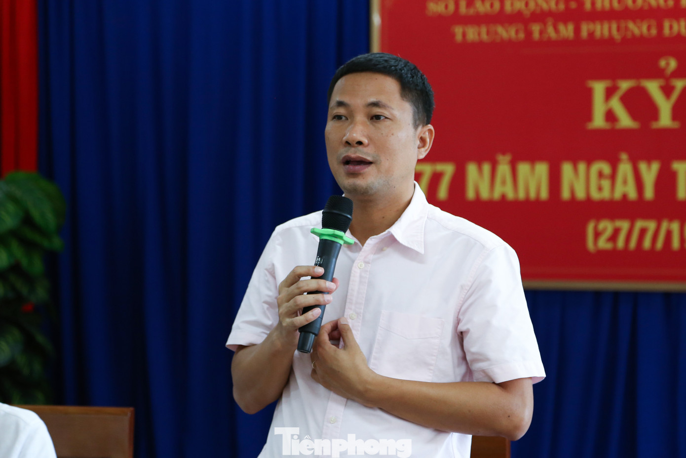 Đại diện Công ty CP Him Lam, ông Nguyễn Huy Thiêm gửi lời tri ân sâu sắc đến những cống hiến, hi sinh của những người có công cách mạng để giành lấy độc lập dân tộc