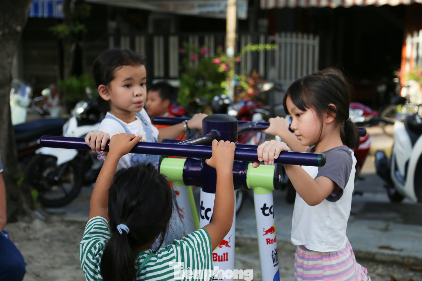 Chương trình sẽ tiếp tục triển khai thêm 16 công trình trong vòng 3 năm (từ 2024 đến 2026), trong đó riêng năm 2024 sẽ hoàn thành thêm 4 công trình tại 4 tỉnh, thành phố còn lại. Công trình là hoạt động chào mừng ĐH Đại biểu Hội LHTN Việt Nam lần thứ IX, nhiệm kỳ 2024 - 2029. Chương trình sẽ tiếp tục triển khai thêm 16 công trình trong vòng 3 năm (từ 2024 đến 2026), trong đó riêng năm 2024 sẽ hoàn thành thêm 4 công trình tại 4 tỉnh, thành phố còn lại. Công trình là hoạt động chào mừng ĐH Đại biểu Hội LHTN Việt Nam lần thứ IX, nhiệm kỳ 2024 - 2029.