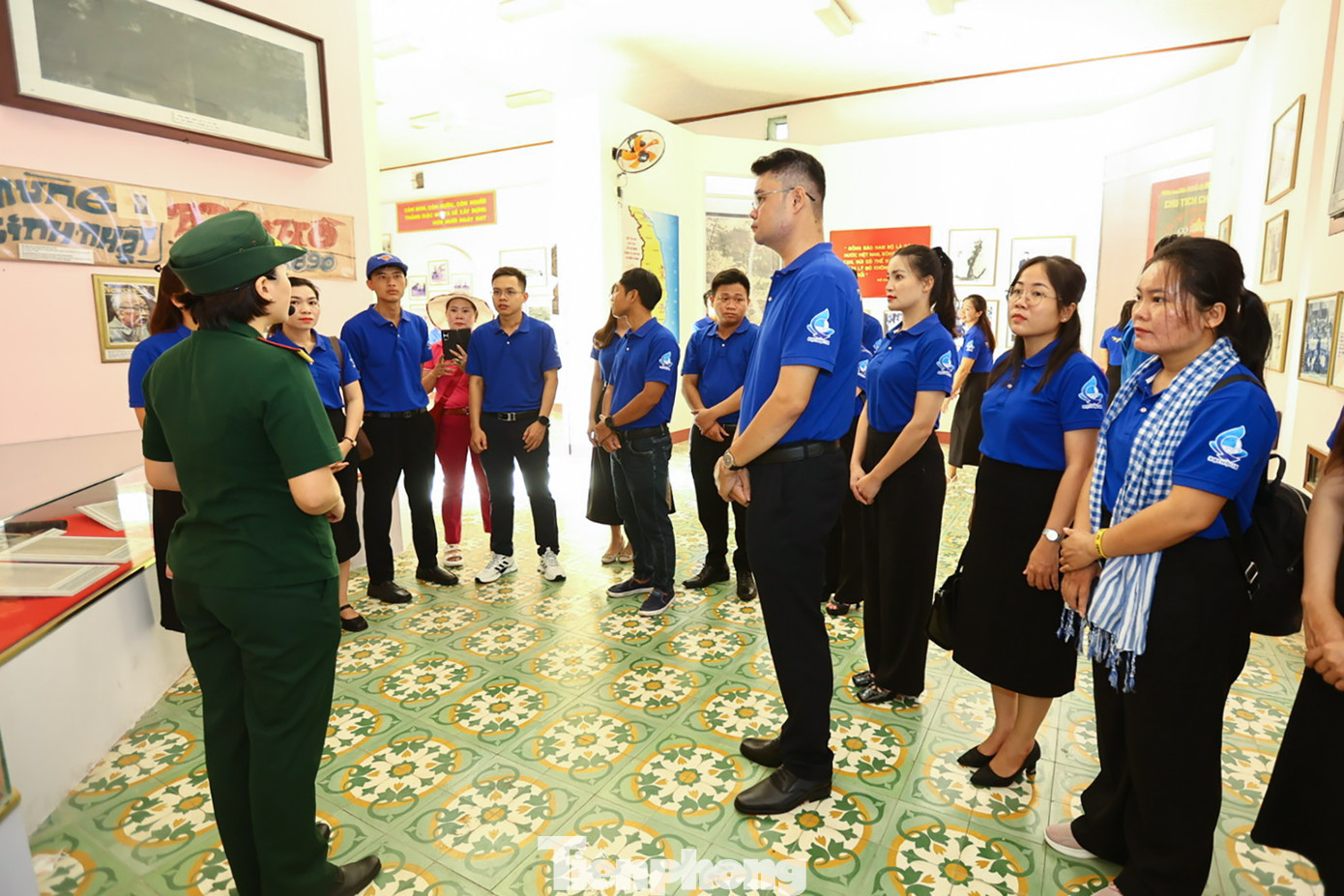 Trong khuôn khổ chương trình Lễ trao giải, 85 đại biểu đã có nhiều hoạt động thiết thực, ý nghĩa trong hành trình đến với các địa chỉ đỏ trên địa bàn TP. Đà Nẵng như: Lễ báo công dâng Bác, tham quan Bảo tàng Quân khu 5, Bảo tàng Đà Nẵng…