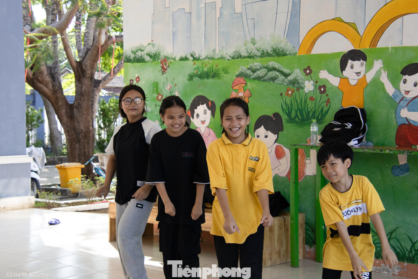 Để chuẩn bị cho chương trình, các diễn viên “nhí” không chuyên và các tình nguyện viên đã dành gần một tháng trời để tập luyện dưới sự chỉ đạo và hướng dẫn của đạo diễn Tony Lê Nguyễn (giảng dạy môn Kịch nghệ tại trường Caroline Chisholm College, Melbourne, Australia) – một tình nguyện viên chương trình giáo dục thiên nhiên GreenViet.