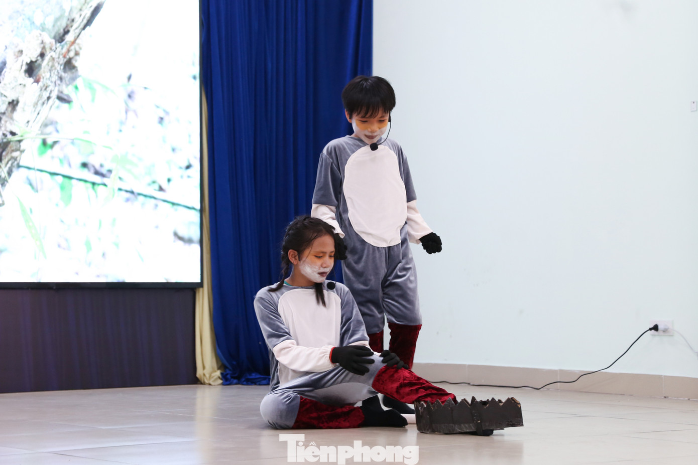 “Trải nghiệm Sơn Trà cho em nhiều kiến thức cũng như kinh nghiệm để hóa thân thành chú voọc chà vá chân nâu. Em cũng mong muốn góp một phần nhỏ để các bạn, các cô chú có thể hiểu thêm và yêu thêm lá phổi xanh của Đà Nẵng”, em Hiền nói.