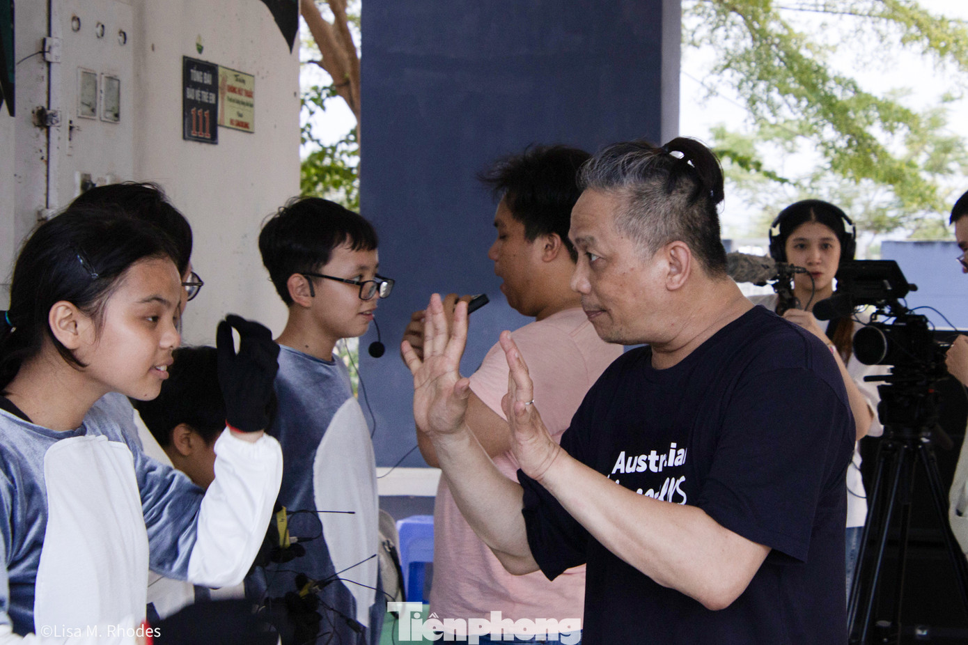 Để chuẩn bị cho chương trình, các diễn viên “nhí” không chuyên và các tình nguyện viên đã dành gần một tháng trời để tập luyện dưới sự chỉ đạo và hướng dẫn của đạo diễn Tony Lê Nguyễn (giảng dạy môn Kịch nghệ tại trường Caroline Chisholm College, Melbourne, Australia) – một tình nguyện viên chương trình giáo dục thiên nhiên GreenViet.