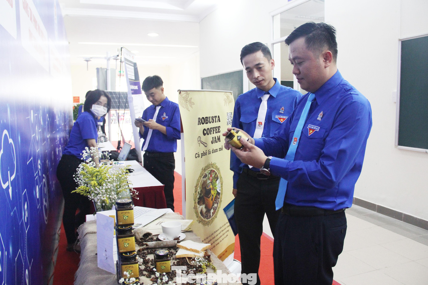 &quot;Hoạt động còn góp phần thúc đẩy, hỗ trợ các hoạt động sáng tạo, khởi nghiệp trong đoàn viên thanh niên; giúp đưa các sản phẩm đến gần hơn với đại biểu, đoàn viên thanh niên; khích lệ tinh thần nghiên cứu khoa học và tìm kiếm các giải pháp sáng tạo; tạo cơ hội để các nhóm dự án tiếp cận, kết nối với các nguồn lực hỗ trợ để phát triển và thương mại hóa sản phẩm&quot;, anh Dũng nói.