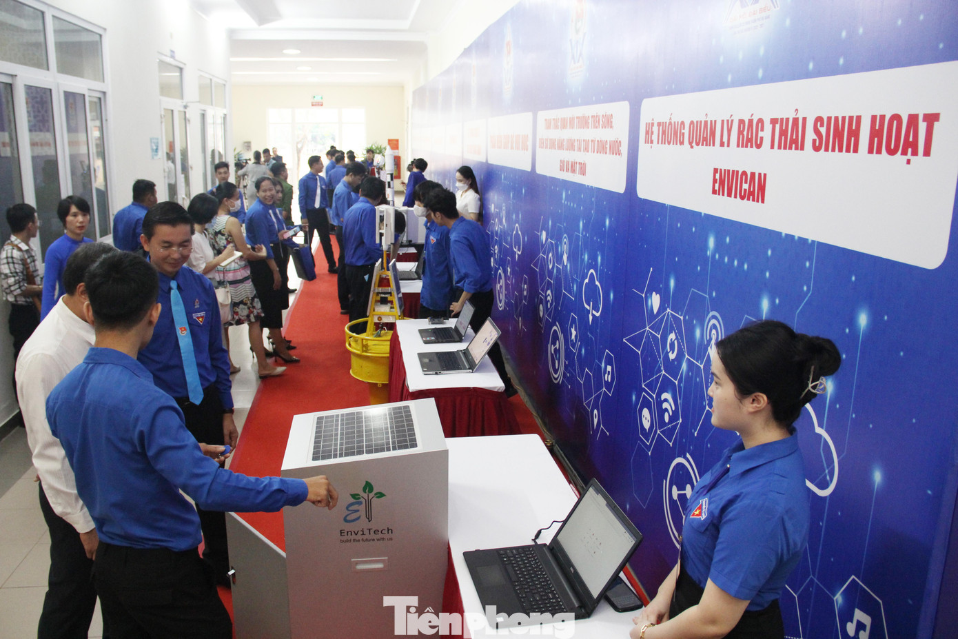 Triển lãm với gần 20 sản phẩm sáng tạo được trưng bày. Đây là những sản phẩm tiêu biểu do đoàn viên, thanh niên TP Đà Nẵng nghiên cứu trong những năm gần đây, vận dụng tư duy sáng tạo khoa học công nghệ để giải quyết các vấn đề trong đời sống và khởi nghiệp. Đây cũng là những dự án đã giành giải cao tại các cuộc thi sinh viên nghiên cứu khoa học, khởi nghiệp đổi mới sáng tạo của địa phương, khu vực và toàn quốc.