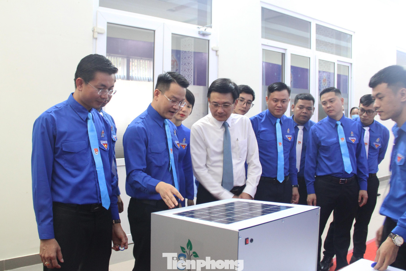 Hệ thống quản lý rác thải sinh hoạt ENVICAN của nhóm sinh viên ĐH Kinh tế và ĐH Sư phạm Kỹ thuật (ĐH Đà Nẵng) giành giải 3 tại Cuộc thi khởi nghiệp đổi mới sáng tạo do ĐH Đà Nẵng tổ chức. Hệ thống cùng một thùng rác thông minh và phần mềm quản lý rác thải. Thùng rác hoạt động bằng pin mặt trời, rác thải sẽ được khử khuẩn bằng tia UV.