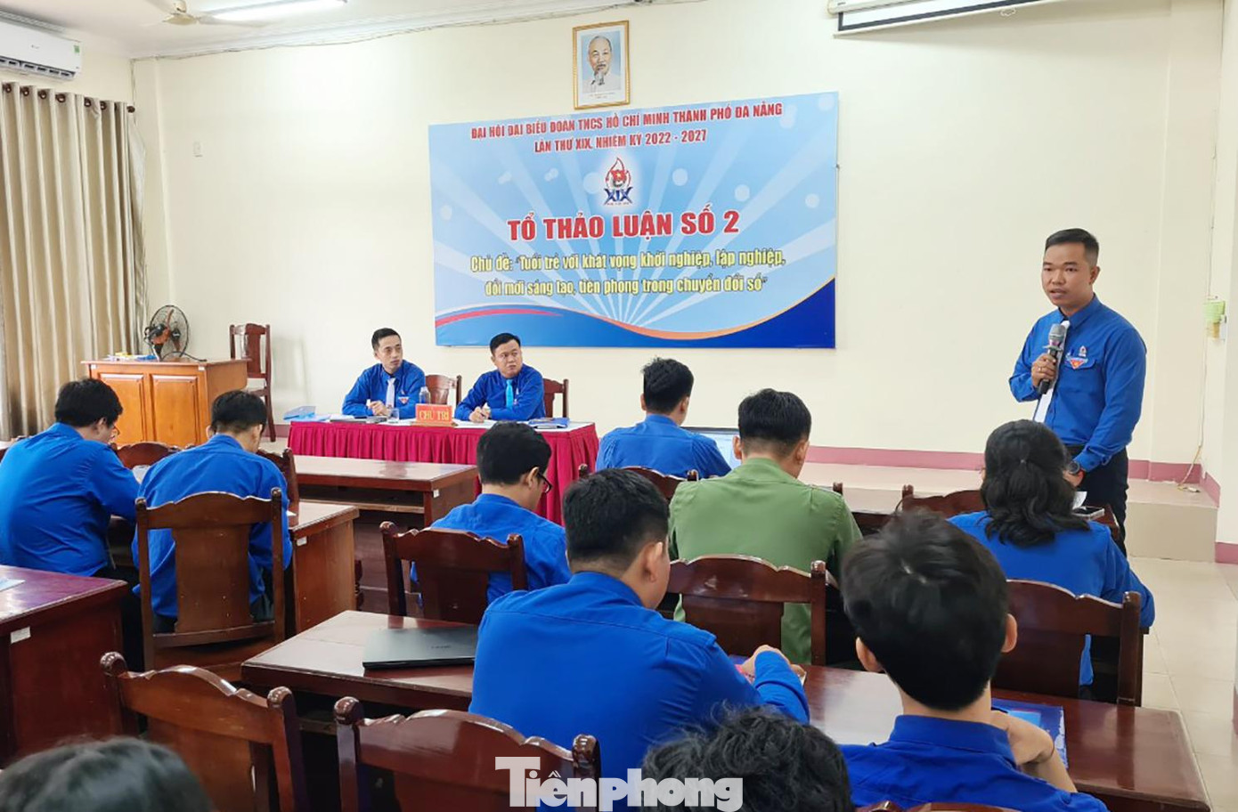 Trong phiên làm việc đầu tiên, các đại biểu tham gia các diễn đàn thanh niên với nhiều chủ đề thời sự, thiết thân với đoàn viên thanh niên trong thời đại mới như: xây dựng tổ chức Đoàn vững mạnh; thanh niên sáng tạo trong khởi nghiệp, lập nghiệp, chuyển đổi số; xây dựng thành phố lành mạnh, thân thiện với trẻ em...