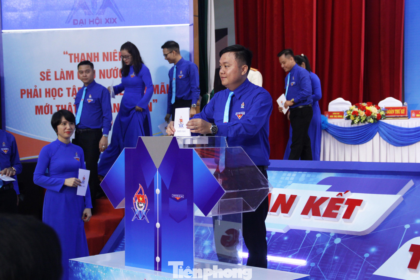 Trong phiên làm việc thứ 2, Đại hội Đại biểu Đoàn TNCS TP Đà Nẵng lần thứ XIX đã bầu BCH Thành Đoàn Đà Nẵng khóa XIX, nhiệm kỳ 2022 - 2027. Ảnh: Giang Thanh