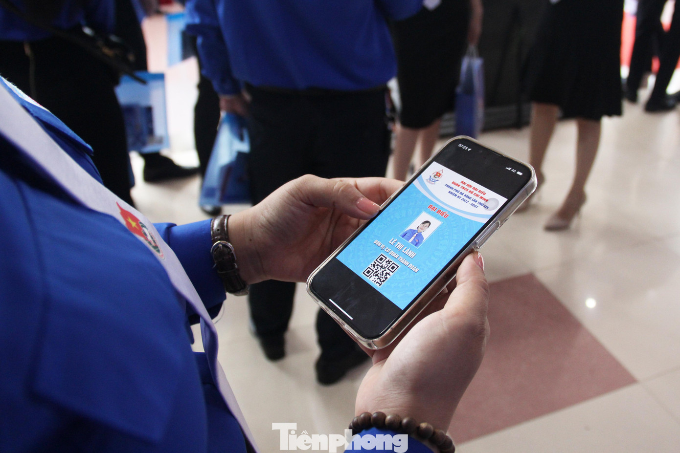 Công tác điểm danh đại biểu được thực hiện thông qua mã QR và phần mềm điểm danh. Ảnh: Giang Thanh
