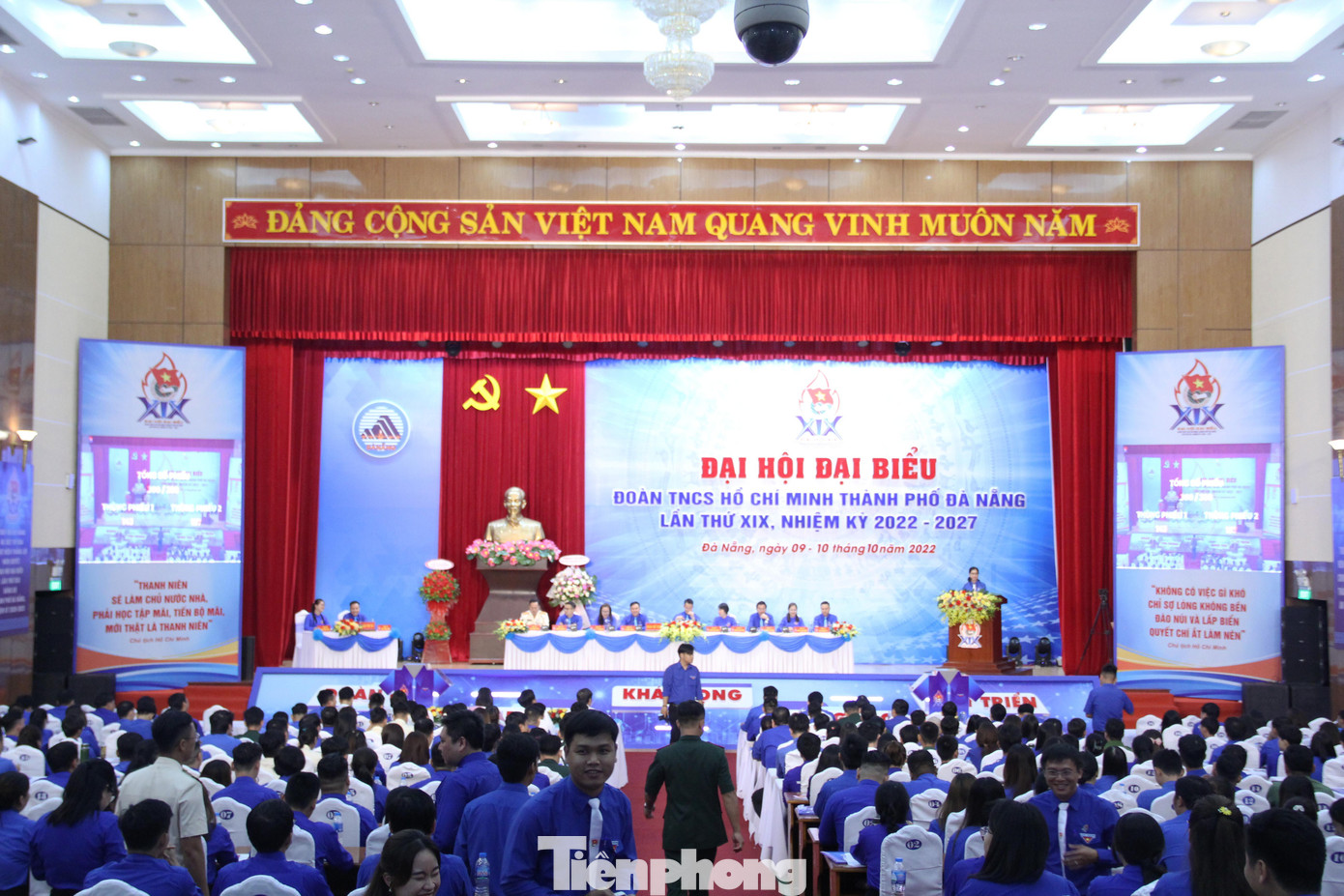 Với việc tích hợp hệ thống đếm phiếu tự động, số phiếu bầu sẽ được hiển thị và cập nhật theo thời gian thực trên 2 màn hình chiếu trong Hội trường. Ảnh: Giang Thanh