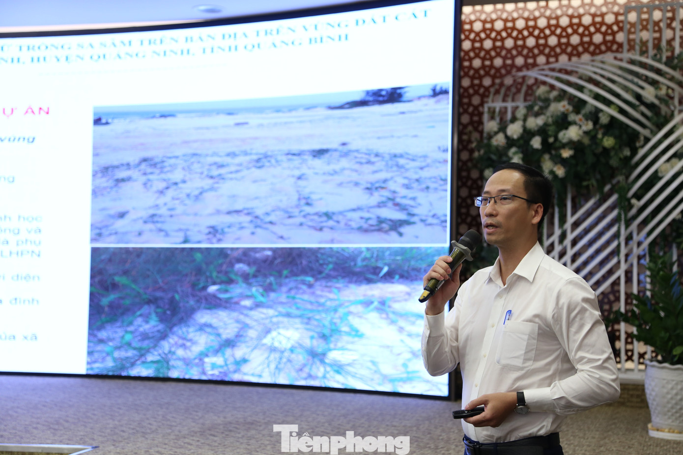 Báo cáo và chia sẻ kinh nghiệm triển khai các hoạt động bảo tồn đa dạng sinh học, nâng cao nhận thức của người dân. (Ảnh: Giang Thanh)