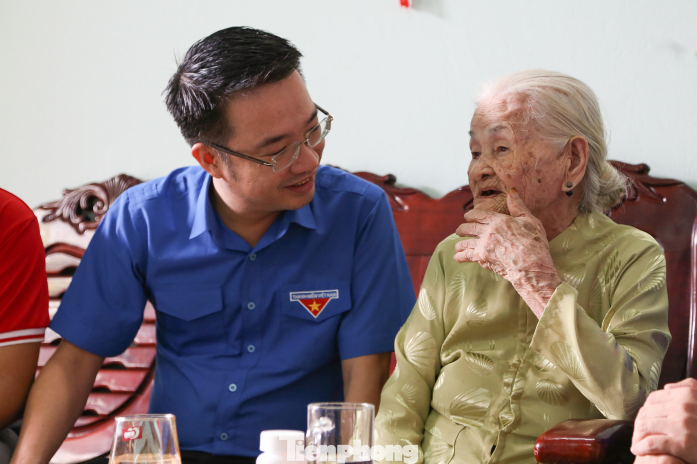 Mẹ Thanh năm nay đã 102 tuổi nhưng vẫn còn minh mẫn. Khi Bí thư T.Ư Đoàn Nguyễn Tường Lâm và Bí thư Thành Đoàn Đà Nẵng Nguyễn Mạnh Dũng ghé thăm, mẹ nắm tay Bí thư Thành Đoàn Đà Nẵng, móm mém cười: "Chú ni năm ngoái cũng ghé thăm mẹ". Mẹ Thanh có chồng và 3 con đều là liệt sĩ, hiện mẹ đang sống cùng con dâu út và cháu nội.