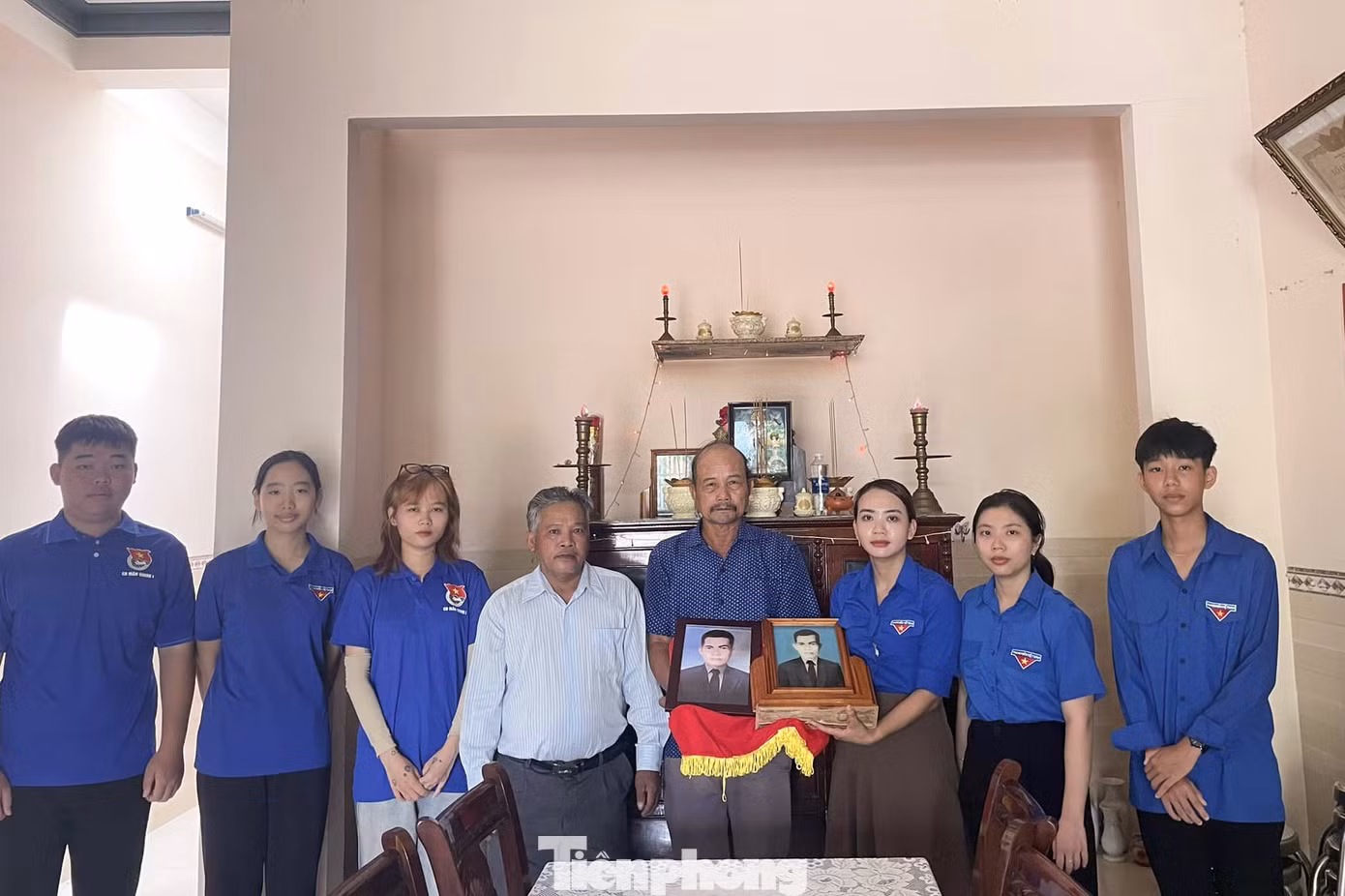Đoàn phường Hòa Quý (quận Ngũ Hành Sơn) thực hiện mô hình "Phục hồi di ảnh, lưu giữ kỷ niệm" cho các liệt sĩ. Xuất phát từ thực tế trên địa bàn có hơn 1.000 liệt sĩ, nhưng nhiều gia đình chỉ có những tấm ảnh chân dung vẽ chì để thờ phụng. Bởi vậy, Đoàn phường phối hợp với các Chi bộ, Chi đoàn khu dân cư và gia đình phục dựng lại những di ảnh của các liệt sĩ để tặng các gia đình, thân nhân liệt sĩ.