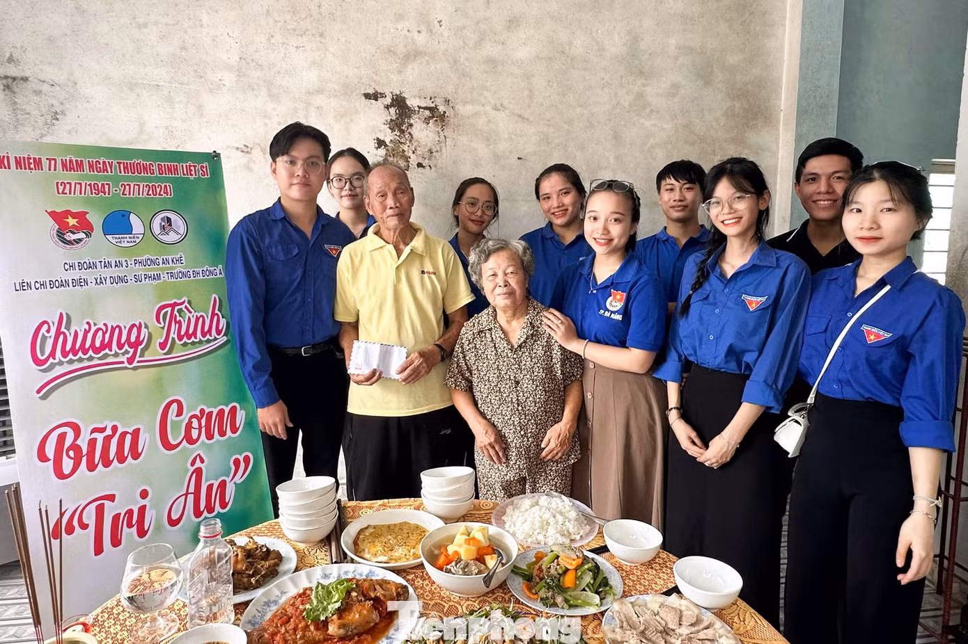 Ngoài ra, tuổi trẻ Đà Nẵng cũng đồng loạt triển khai đa dạng các hoạt động tri ân đối với các Mẹ VNAH, thương binh, người có công với cách mạng, thân nhân liệt sĩ... trên địa bàn.