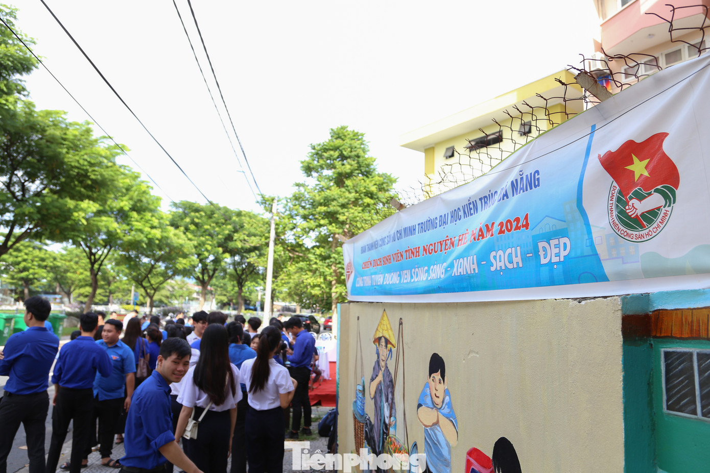 Công trình do khoảng 100 đoàn viên thanh niên của Đoàn trường ĐH Kiến trúc Đà Nẵng thực hiện trong Chiến dịch Mùa hè xanh.