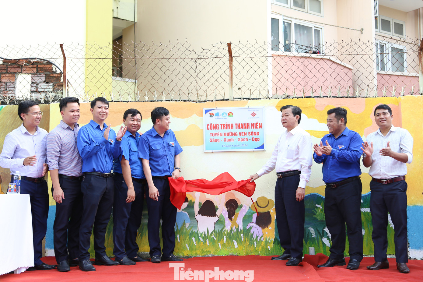 Đây là công trình thanh niên "Tuyến đường ven sông Sáng - Xanh - Sạch - Đẹp" do Thành Đoàn Đà Nẵng triển khai trong Chiến dịch Tình nguyện hè và là công trình trọng điểm của tuổi trẻ thành phố trong năm 2024.