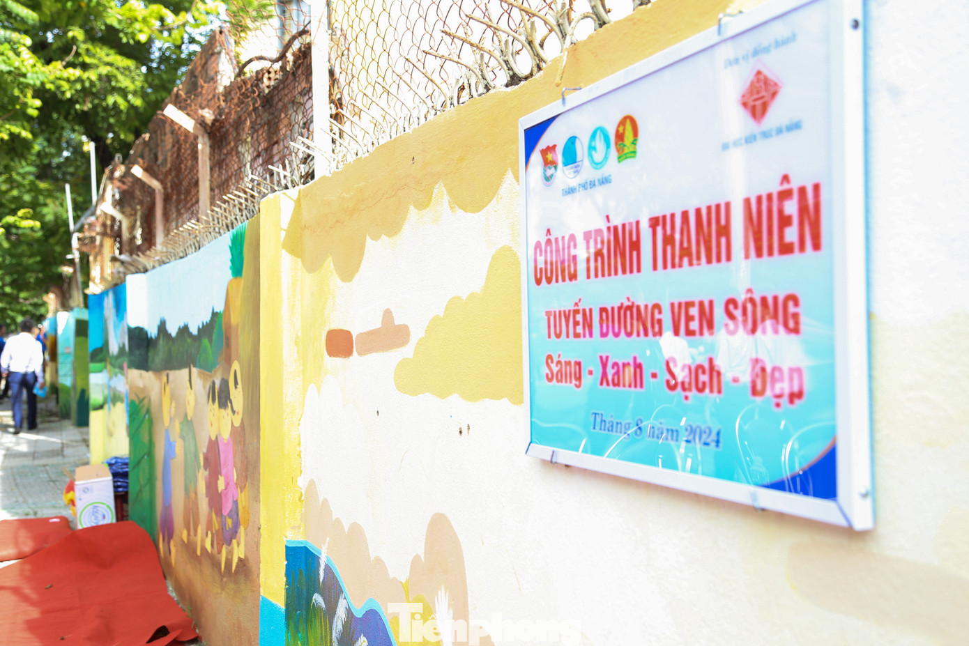 Sau hơn 1 tháng triển khai, công trình được hoàn thành và bàn giao cho địa phương vào ngày 27/7 với tổng diện tích 280m2 tranh tường dọc tuyến đường Yên Khê 1 (phường Thanh Khê Tây, quận Thanh Khê).