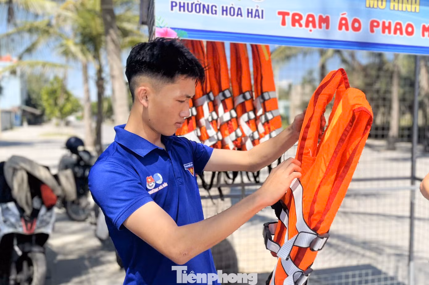 Mô hình này được Đoàn phường quản lý và duy trì thường xuyên. Định kỳ mỗi tuần, các bạn sẽ kiểm tra, vệ sinh, sửa chữa trạm, và thay mới áo phao nếu có hư hỏng hoặc bị mất.