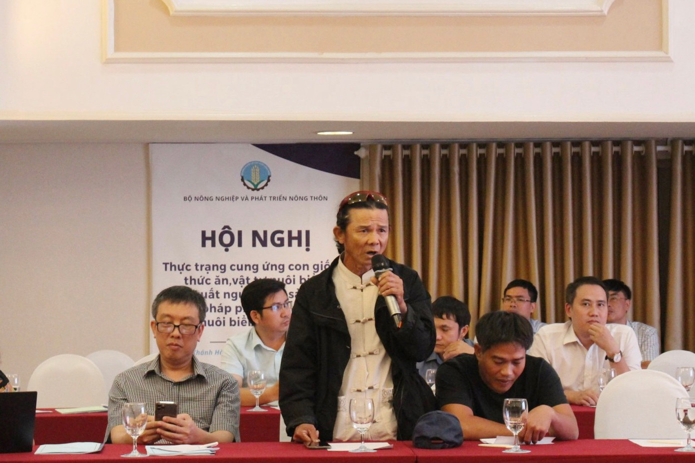 Ông Nguyễn Thanh Huyên - đại diện Cục Biển và Hải đảo Việt Nam kiến nghị xây dựng 4 vùng không gian ven biển phục vụ nuôi trồng thủy sản. Ảnh: K.N.