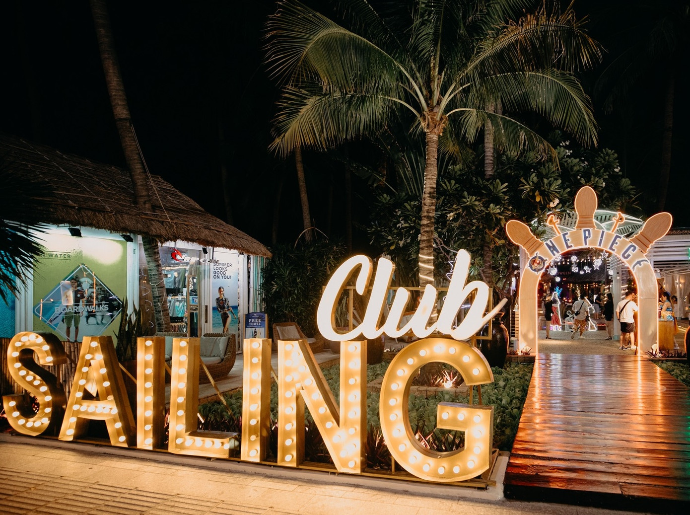 Nhà hàng Sailing Club được UBND tỉnh Khánh Hòa gia hạn cho thuê đất thêm 2 tháng. Nhà hàng Sailing Club được UBND tỉnh Khánh Hòa gia hạn cho thuê đất thêm 2 tháng.