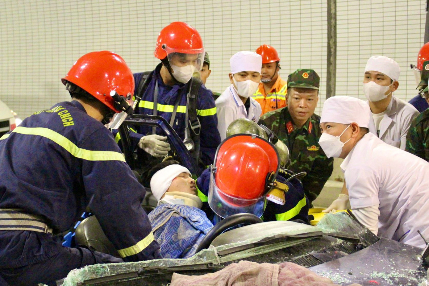 Diễn viên tham gia diễn tập yêu cầu phải hoá trang và đóng vai nạn nhân như thật.