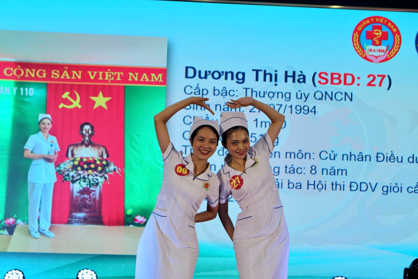 Hình ảnh các điều dưỡng viên trong bệnh viện mặc áo blouse trắng đã trở nên rất quen thuộc với mọi người, mang lại cảm giác an toàn và sự tin tưởng cho bệnh nhân.