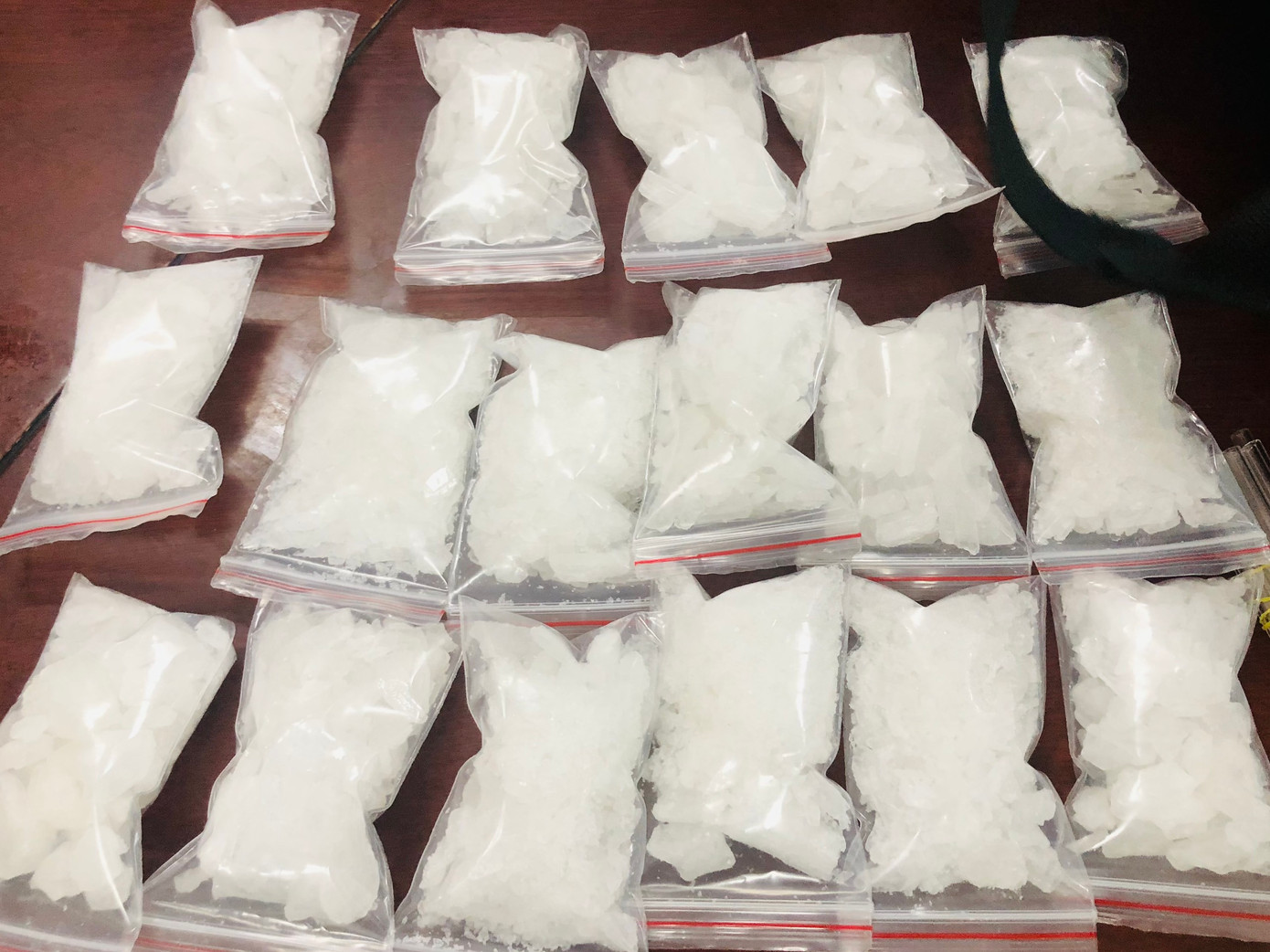 Đối tượng Trương Đức Hơn đã vận chuyển khoảng 1kg ma tuý đá. Ảnh: CACC.