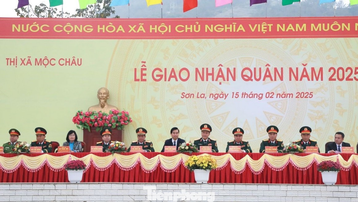 Toàn cảnh ngày hội tòng quân tại thị xã Mộc Châu.
