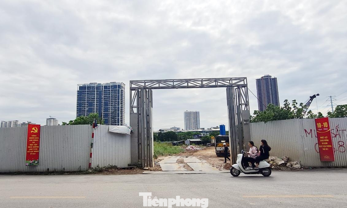 Được biết, dự án Nhóm nhà ở Đông Nam đường Tố Hữu do liên danh này làm chủ đầu tư có tổng diện tích gần 9,2 ha, tổng mức đầu tư 2.220 tỷ đồng.