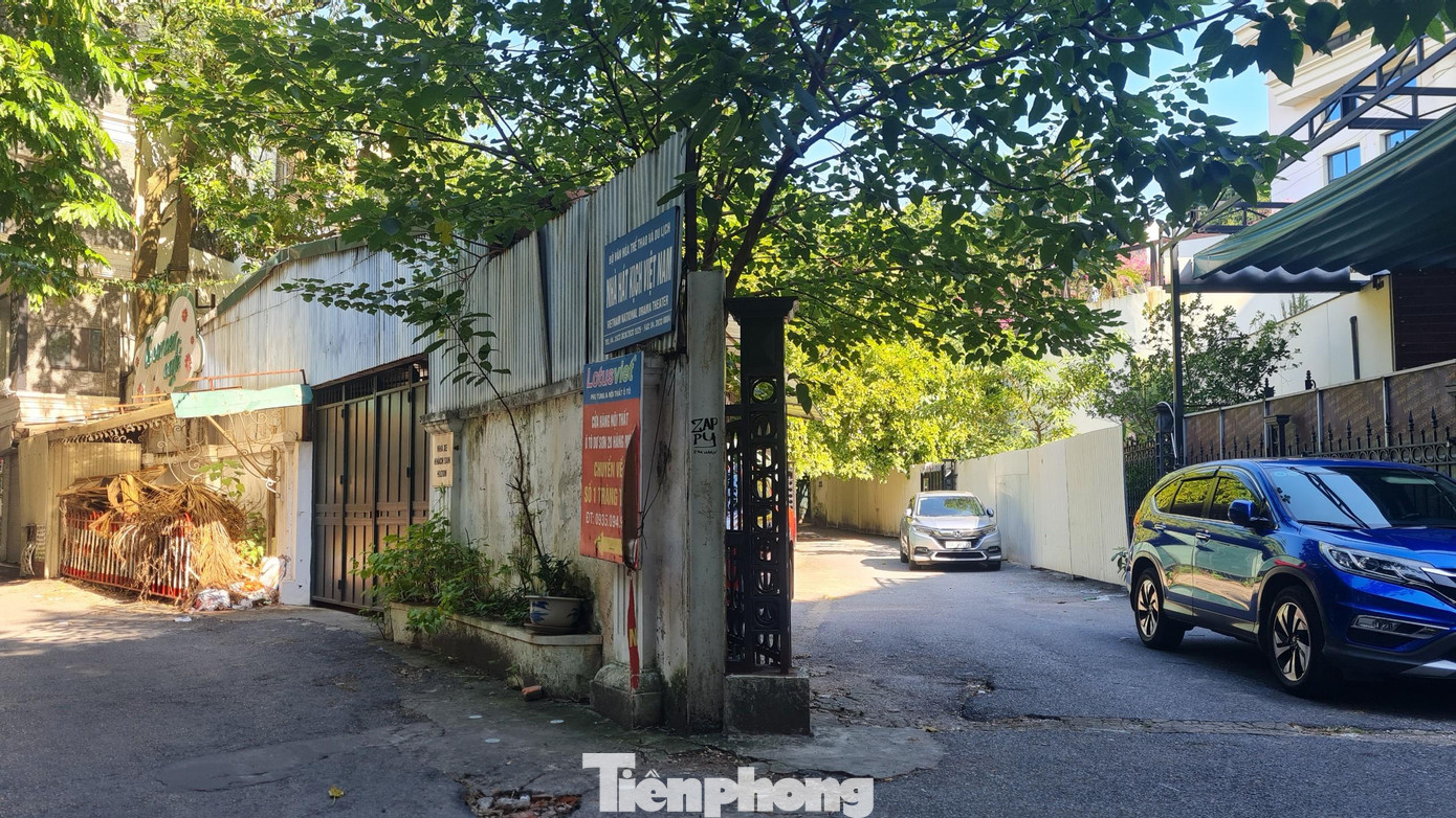 Trước đó, hồi tháng 8/2022, Ban Cán sự Đảng Bộ Công thương có Nghị quyết số 55 - NQ/BCSĐ về việc thu hồi diện tích đã cho các đơn vị mượn, liên doanh, liên kết sử dụng không đúng quy định của nhà nước về quản lý, sử dụng tài sản công tại các cơ sở nhà, đất của Bộ Công thương. Trước đó, hồi tháng 8/2022, Ban Cán sự Đảng Bộ Công thương có Nghị quyết số 55 - NQ/BCSĐ về việc thu hồi diện tích đã cho các đơn vị mượn, liên doanh, liên kết sử dụng không đúng quy định của nhà nước về quản lý, sử dụng tài sản công tại các cơ sở nhà, đất của Bộ Công thương.