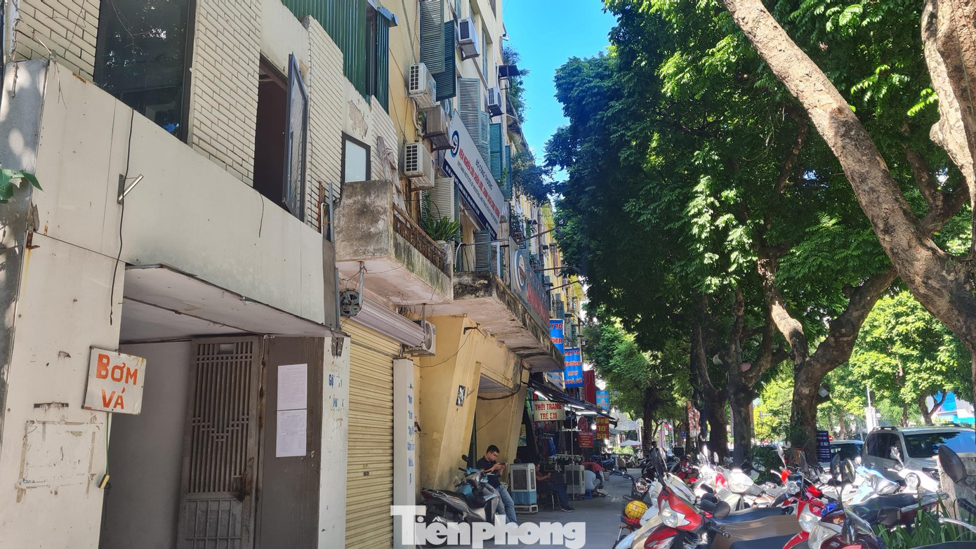 Theo văn bản thông báo, những nhà, đất này đã được Văn phòng, Công đoàn Bộ Công thương cho mượn, liên kết, liên doanh sử dụng trái quy định kéo dài trong nhiều năm nay. Theo văn bản thông báo, những nhà, đất này đã được Văn phòng, Công đoàn Bộ Công thương cho mượn, liên kết, liên doanh sử dụng trái quy định kéo dài trong nhiều năm nay.