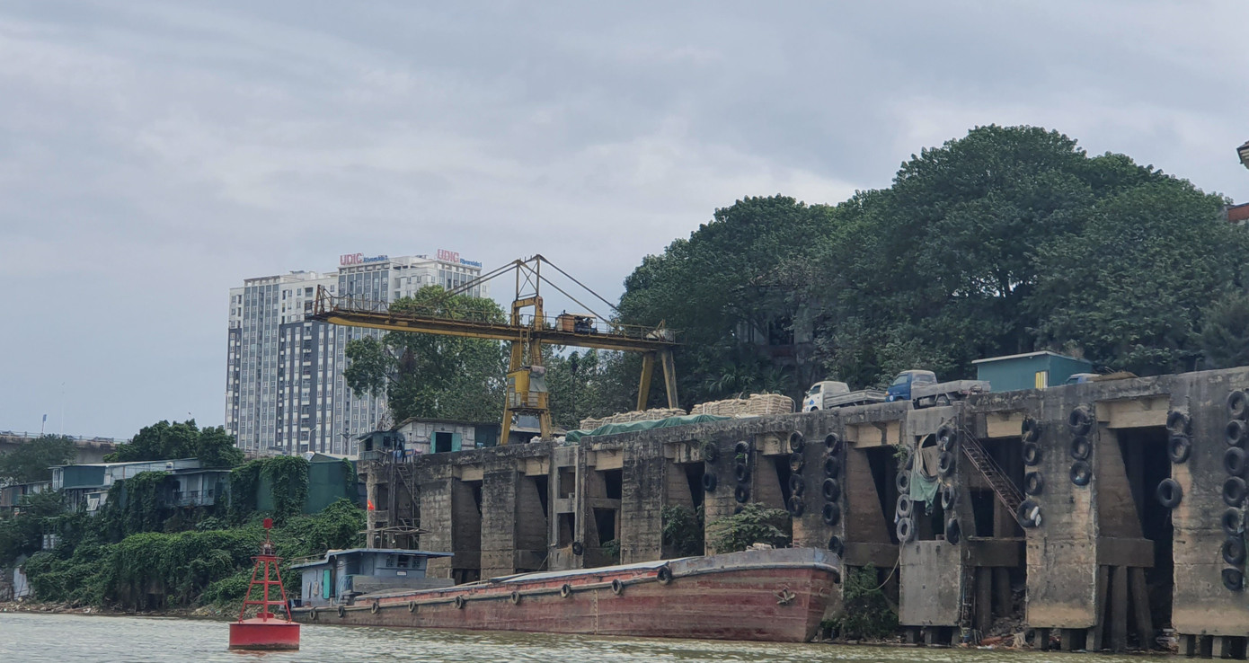 Một góc Cảng Hà Nội - cảng thủy nội địa lớn trên sông Hồng