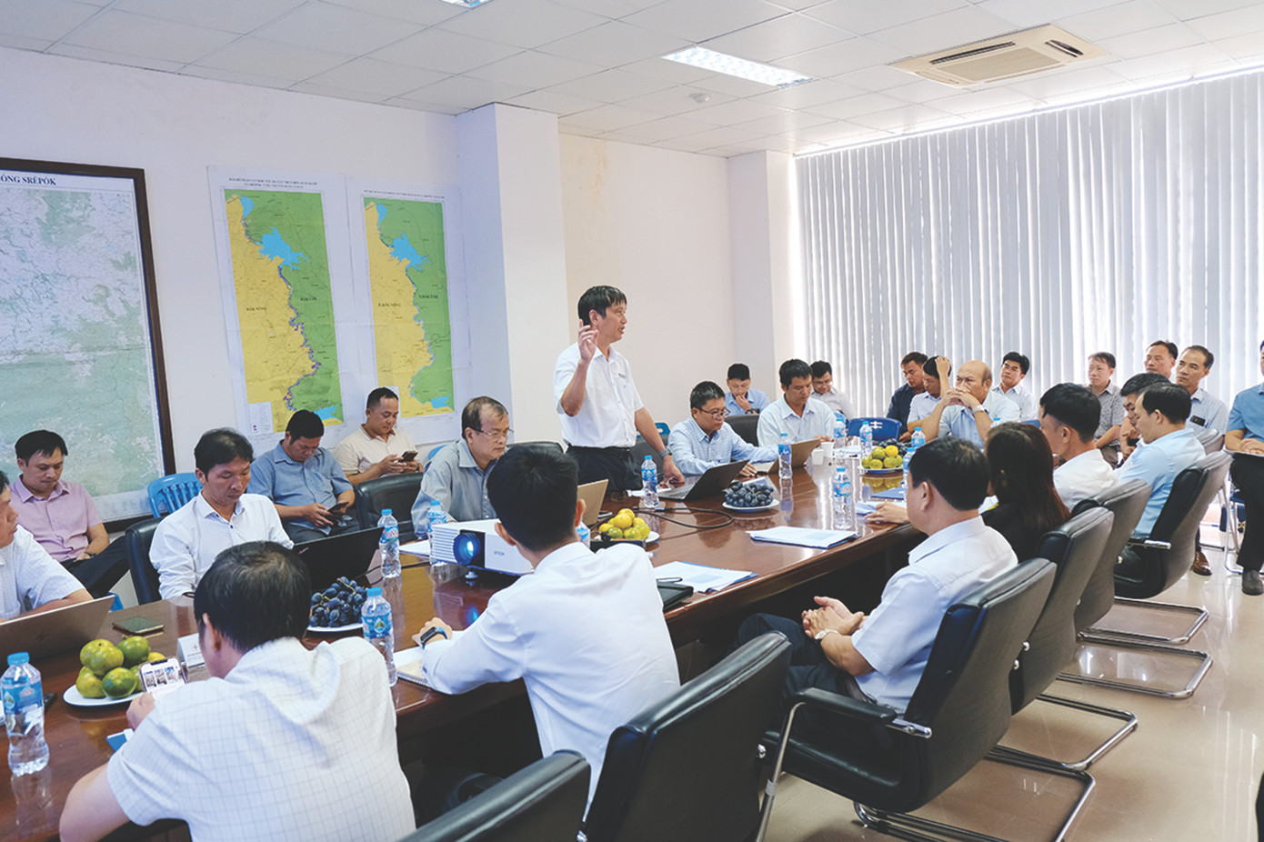 Ông Nguyễn Đức, Phó Giám đốc Công ty giải đáp thắc mắc của đại biểu về cơ chế vận hành hồ chứa mùa lũ 2023