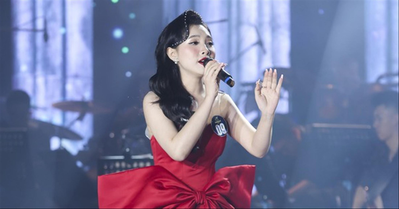 Trước ồn ào với ca sĩ Đinh Trang, ca sĩ Lan Quỳnh được đánh giá là giọng ca thính phòng triển vọng Trước ồn ào với ca sĩ Đinh Trang, ca sĩ Lan Quỳnh được đánh giá là giọng ca thính phòng triển vọng