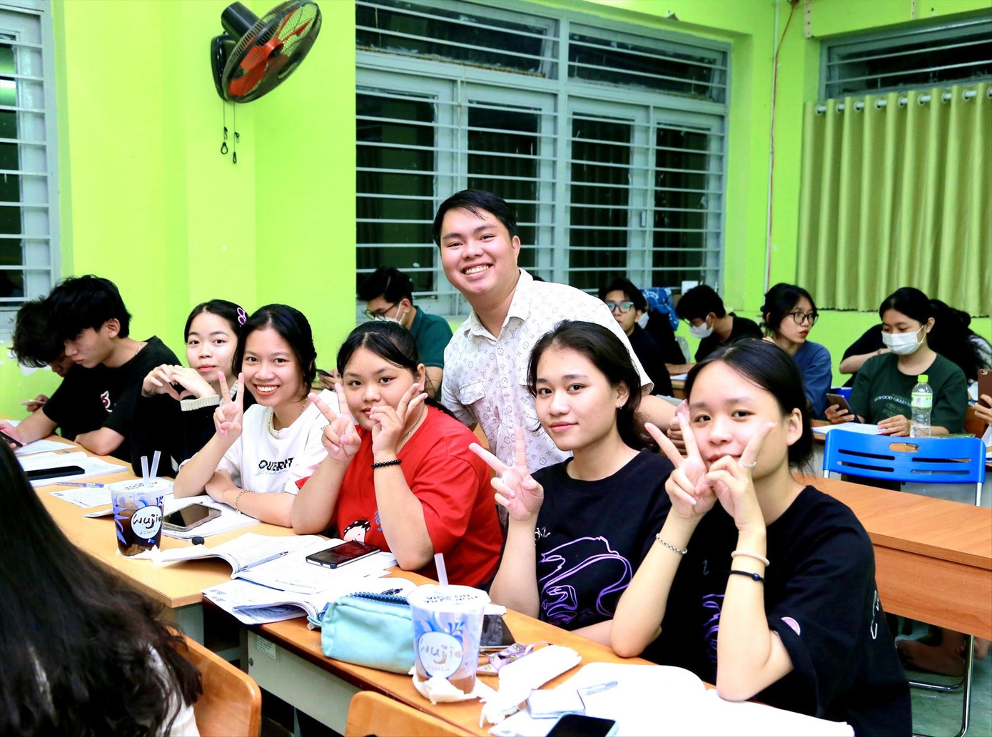 Trương Chấn Sang tại lớp học miễn phí